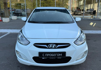 Подержанный автомобиль Hyundai Solaris Sedan 2011 года (2 фото)