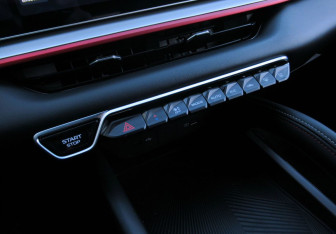 Подержанный автомобиль Geely Coolray 2024 года (17 фото)