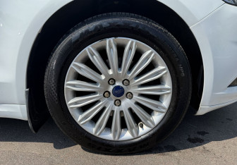 Подержанный автомобиль Ford Mondeo Sedan 2015 года (12 фото)