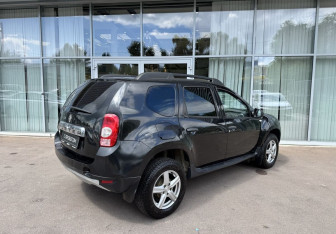 Подержанный автомобиль Renault Duster 2012 года (5 фото)