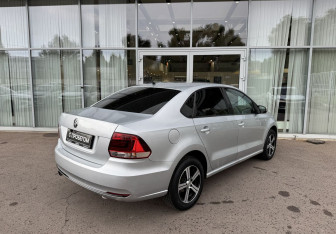 Подержанный автомобиль Volkswagen Polo Sedan 2016 года (5 фото)