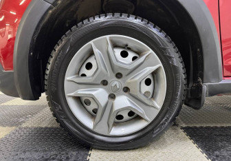 Подержанный автомобиль Renault Sandero 2018 года (12 фото)