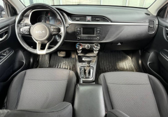 Подержанный автомобиль Kia Rio Hatchback 2021 года (11 фото)