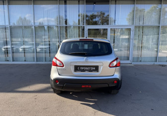 Подержанный автомобиль Nissan Qashqai 2013 года (6 фото)