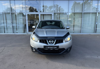 Подержанный автомобиль Nissan Qashqai 2013 года (2 фото)