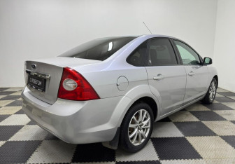 Подержанный автомобиль Ford Focus Sedan 2008 года (5 фото)