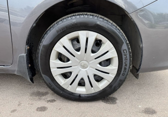 Подержанный автомобиль Toyota Corolla Sedan 2009 года (12 фото)