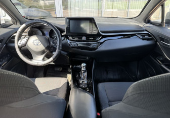 Подержанный автомобиль Toyota C-HR 2018 года (9 фото)