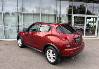 Подержанный автомобиль Nissan Juke 2011 года (7 фото)
