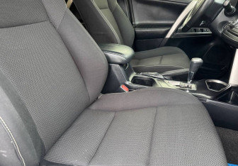 Подержанный автомобиль Toyota RAV4 2015 года (9 фото)