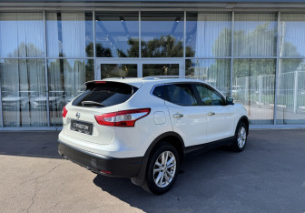 Подержанный автомобиль Nissan Qashqai 2015 года (5 фото)
