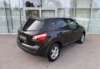 Подержанный автомобиль Nissan Qashqai 2012 года (5 фото)