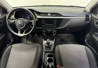Подержанный автомобиль Kia Rio Hatchback 2020 года (10 фото)