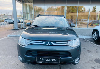 Подержанный автомобиль Mitsubishi Outlander 2013 года (2 фото)