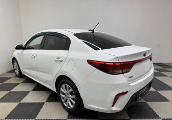 Подержанный автомобиль Kia Rio Sedan 2017 года (7 фото)
