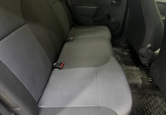 Подержанный автомобиль Renault Logan Sedan 2014 года (11 фото)