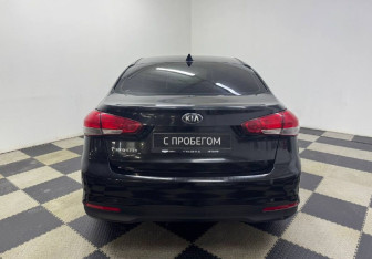 Подержанный автомобиль Kia Cerato Sedan 2018 года (6 фото)
