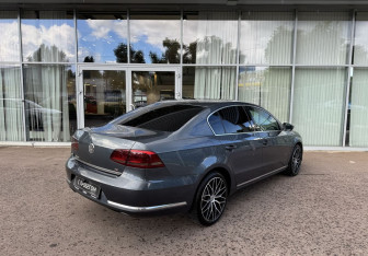 Подержанный автомобиль Volkswagen Passat Sedan 2012 года (5 фото)