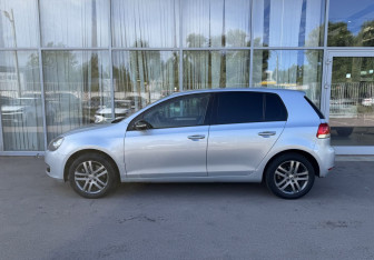Подержанный автомобиль Volkswagen Golf Hatchback 2012 года (8 фото)