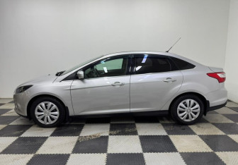 Подержанный автомобиль Ford Focus Sedan 2012 года (8 фото)