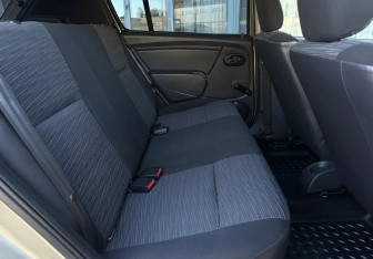 Подержанный автомобиль Renault Sandero 2010 года (11 фото)