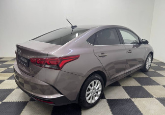 Подержанный автомобиль Hyundai Solaris Sedan 2021 года (5 фото)