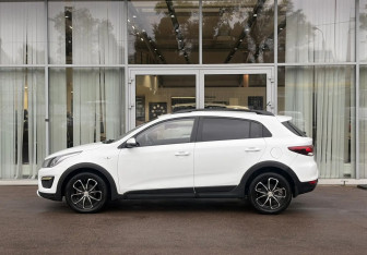 Подержанный автомобиль Kia Rio Hatchback 2017 года (8 фото)