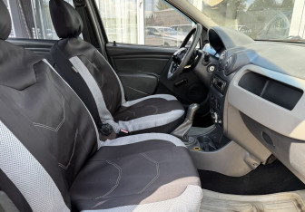 Подержанный автомобиль Renault Logan Sedan 2011 года (10 фото)