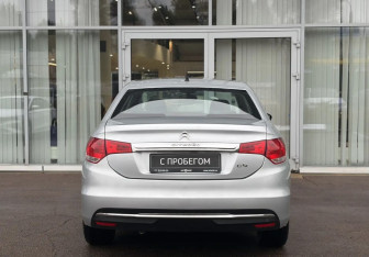 Подержанный автомобиль Citroen C4 Sedan 2014 года (6 фото)