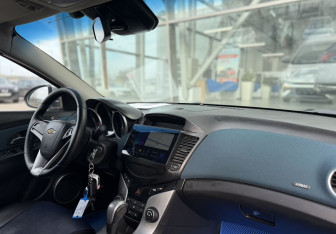 Подержанный автомобиль Chevrolet Cruze Sedan 2011 года (10 фото)