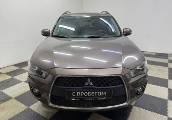 Подержанный автомобиль Mitsubishi Outlander 2011 года (2 фото)