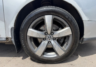 Подержанный автомобиль Volkswagen Passat Wagon 2009 года (12 фото)