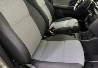 Подержанный автомобиль Skoda Fabia Hatchback 2011 года (9 фото)