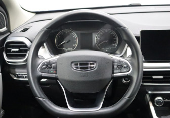 Подержанный автомобиль Geely Coolray 2022 года (15 фото)