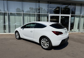 Подержанный автомобиль Opel Astra Hatchback 2014 года (7 фото)