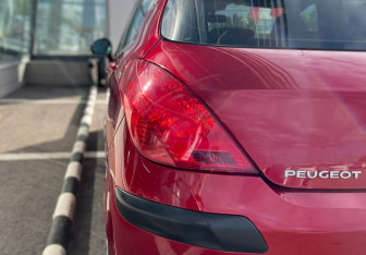 Подержанный автомобиль Peugeot 308 Hatchback 2008 года (13 фото)