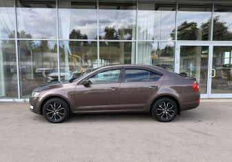 Подержанный автомобиль Skoda Octavia Liftback 2014 года (8 фото)