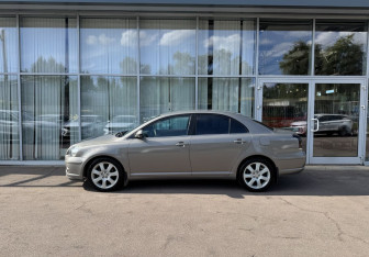 Подержанный автомобиль Toyota Avensis Sedan 2006 года (8 фото)