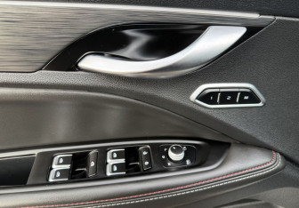 Подержанный автомобиль Geely Tugella 2023 года (13 фото)