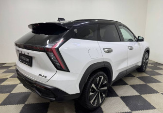 Подержанный автомобиль Geely Atlas 2023 года (5 фото)