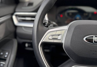 Подержанный автомобиль Москвич 6 2023 года (15 фото)