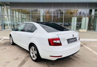 Подержанный автомобиль Skoda Octavia Liftback 2017 года (7 фото)
