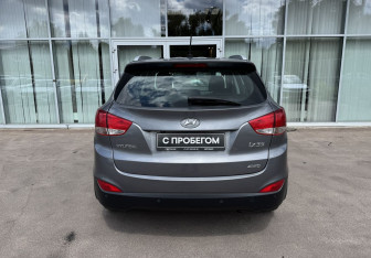 Подержанный автомобиль Hyundai ix35 2012 года (6 фото)