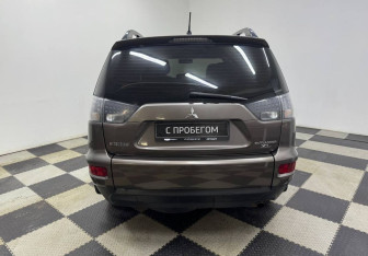 Подержанный автомобиль Mitsubishi Outlander 2011 года (6 фото)