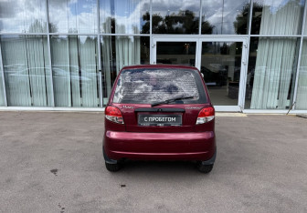 Подержанный автомобиль Daewoo Matiz 2013 года (6 фото)