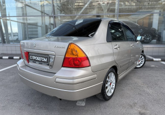 Подержанный автомобиль Suzuki Liana Sedan 2006 года (5 фото)