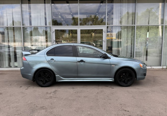 Подержанный автомобиль Mitsubishi Lancer Sedan 2008 года (4 фото)