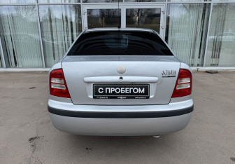 Подержанный автомобиль Skoda Octavia Liftback 2008 года (6 фото)