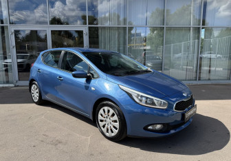 Подержанный автомобиль Kia Ceed Hatchback 2013 года (3 фото)