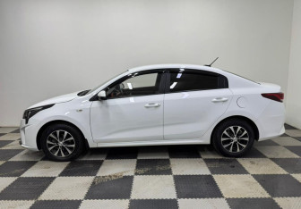 Подержанный автомобиль Kia Rio Sedan 2020 года (8 фото)